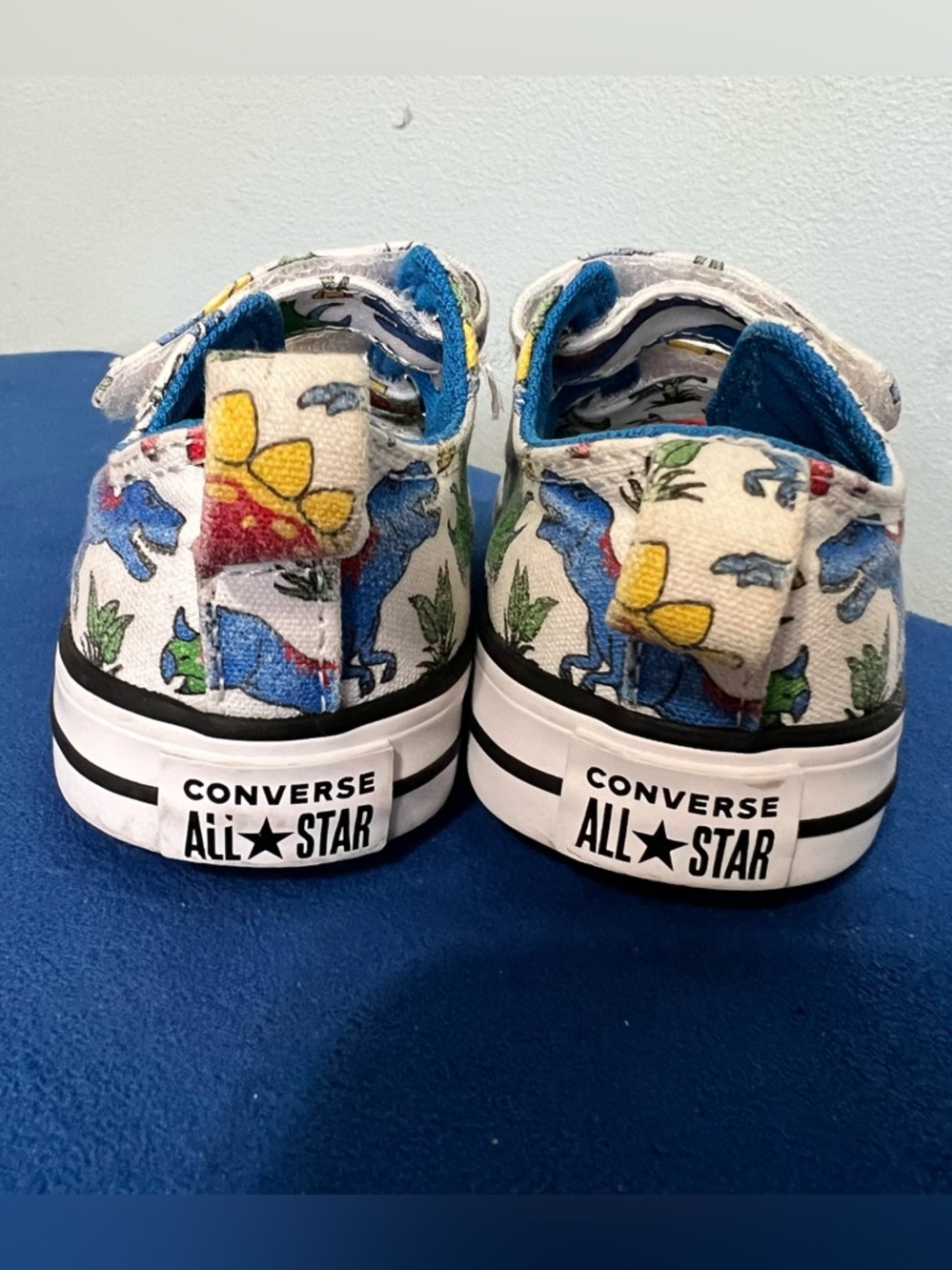 Converse Kids White Canvas Sneakers with Dinosaur Print size 5 toddler - Picture 3 of 11